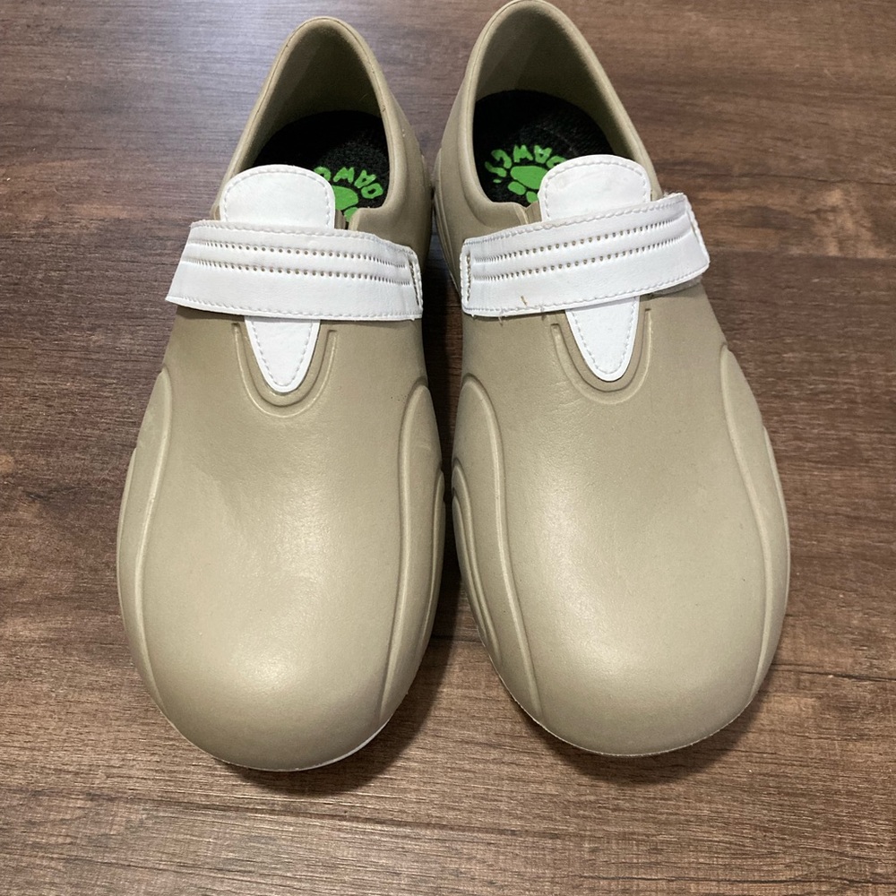 Dawgs Tan Slip-On Golf Shoes with Cream Strap Sz 8